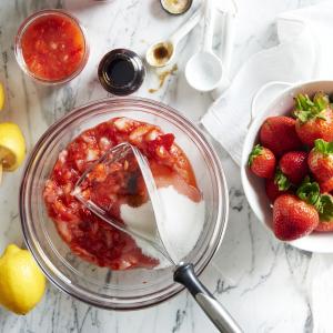 Strawberry-Vanilla Freezer Jam_image