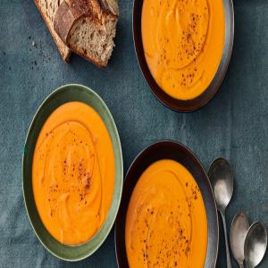 Creamy Carrot, Tomato, and Ginger Soup_image