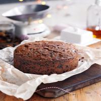 Mary Berry's rich fruit Christmas cake_image