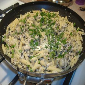 Pasta With Chicken and Artichokes image