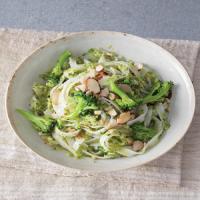 Rice Noodles with Broccoli-Almond Pesto_image