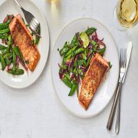 Spiced Salmon With Sugar Snap Peas and Red Onion_image
