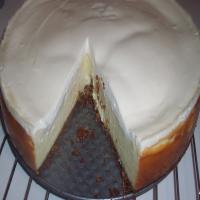 Vanilla Bean Cheesecake With Walnut Crust_image
