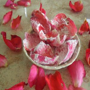 Homemade Crystallised Rose Petals_image