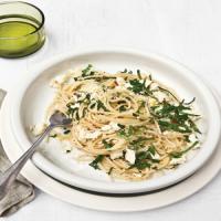 Spaghetti with Basil and Parsley image