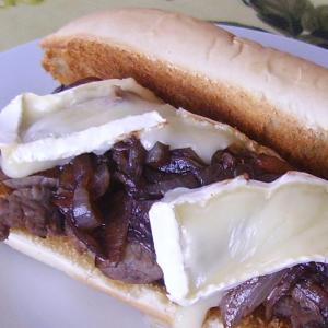 Roast Beef Subs with Balsamic Onions and Brie Cheese_image