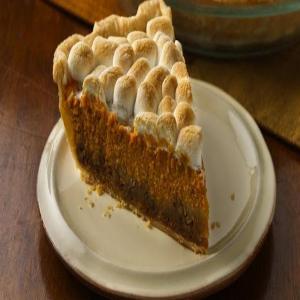Pumpkin-Ginger Pie with Golden Marshmallow Topping_image