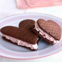 Chocolate Strawberry Ice Cream Sandwiches Recipe - (4.7/5)_image