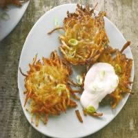 Potato Pancakes with Applesauce and Sour Cream_image