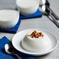Coconut Panna Cotta with Candied Peanuts_image