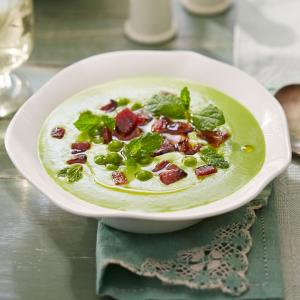 Chilled pea soup with frozen mint & malt vinegar_image