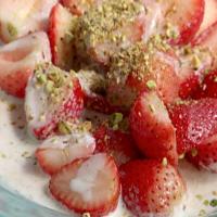 Strawberries with Ricotta Cream and Pistachios_image