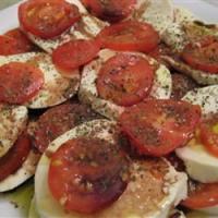 Tomato Mozzarella Salad with Balsamic Reduction_image