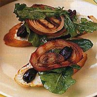 Grilled Bread Topped with Arugula, Goat Cheese, Olives and Onions_image