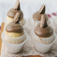 Vanilla Cupcakes with Milky Way™ Frosting_image