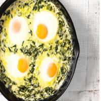 Baked Eggs in Creamy Spinach_image