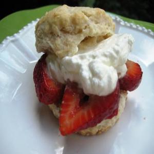 Strawberry Shortcake With Balsamic Honey_image
