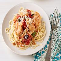 Espagueti con camarones y salsa de tomates asados y albahaca_image