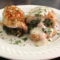 Spinach Stuffed Chicken and Gravy_image