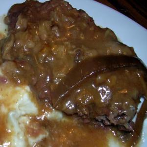SLOW COOKER CUBE STEAKS WITH GRAVY Recipe - (4.6/5)_image