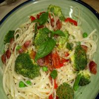 Linguine With Broccoli, Peas, Ricotta and Bacon image