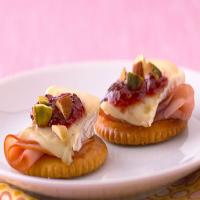 Raspberry and Brie Topped Crackers_image