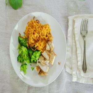 Chicken with Spiralized Sweet Potato and Broccoli_image