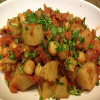 Fragrant Indian-Spiced Potatoes and Chickpeas #5FIX_image