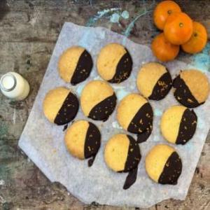 Chocolate Orange Dipped Shortbread Rounds_image
