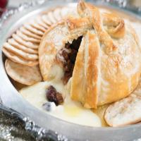 Cranberry Pecan Baked Brie_image
