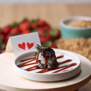 Chocolate Covered Strawberries: Caramel Cuddlies Recipe by Tasty_image