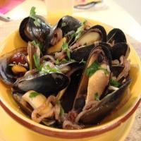 Rioja Steamed Mussels with Chorizo image