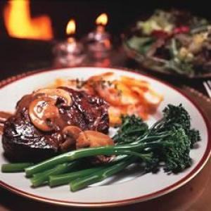 Broccolini with Filet Mignon and Balsamic Mushroom Sauce_image