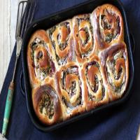 Turkey, stuffing and cranberry Chelsea buns_image