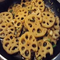 Stir-Fried Lotus Root With Sesame and Green Onions_image