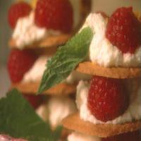 Lace Cookies with Orange-Mascarpone Filling and Raspberries_image