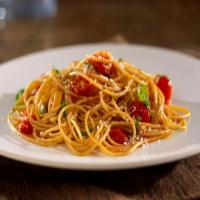 Barilla Whole Grain Spaghetti with Cherry Tomatoes and Basil_image