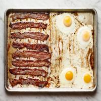 Crispy Oven Bacon and Eggs_image