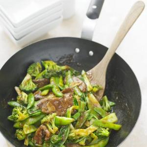 Sticky green stir-fry with beef image