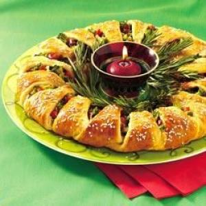 Holiday Appetizer Wreath_image