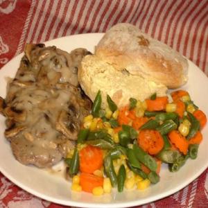 Smothered Cube Steak With Mushrooms-N-Gravy_image