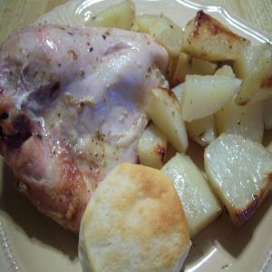 Basic Golden Chicken With Potatoes_image