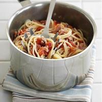 Spaghetti with tomato, chilli & tuna salsa image