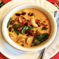 Slow Cooker Chicken Chili with Greens and Beans_image