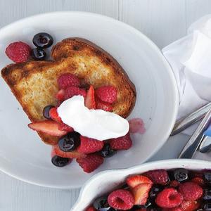 Grilled Brioche with Warm Fruit_image
