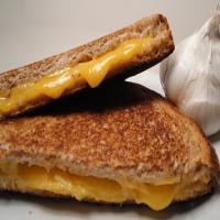 Roasted Garlic Grilled Cheese Sandwich_image