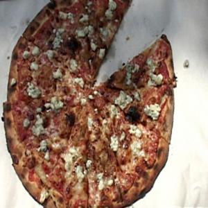 Caramelized Onion and Gorgonzola Pizza_image