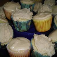 Vanilla Cupcakes W/ Yummy Penuche Glaze_image