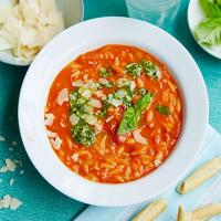 Tomato soup with pasta image