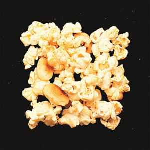 Spicy Popcorn with Piment D?Espelette and Marcona Almonds Recipe | Epicurious.com_image